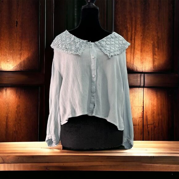 Zara women’s lace collar too (medium) - Picture 1 of 6